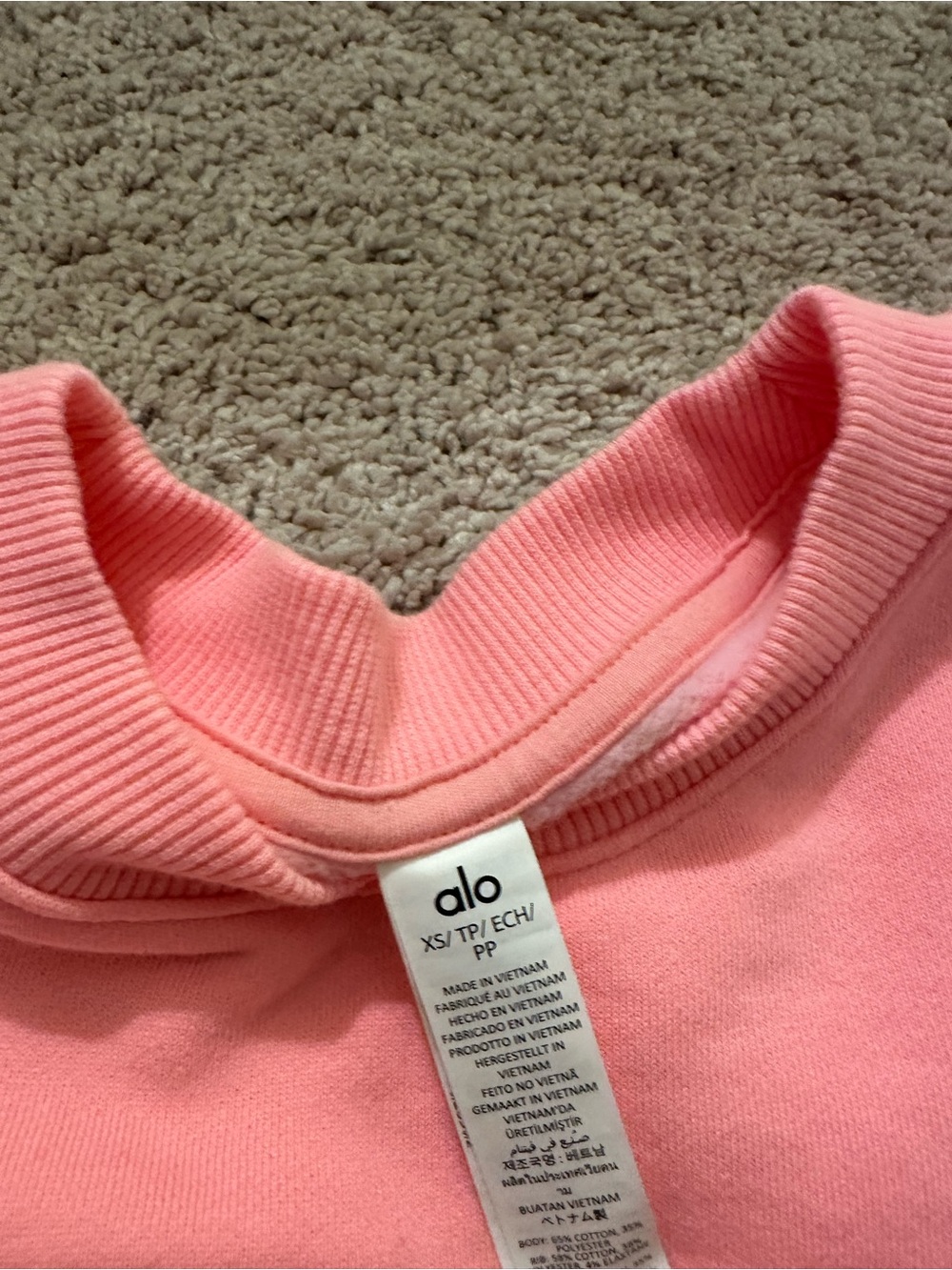 ALO Yoga neon bubblegum accolade cropped sweatshirt and accolade shorts XS - Picture 6 of 8